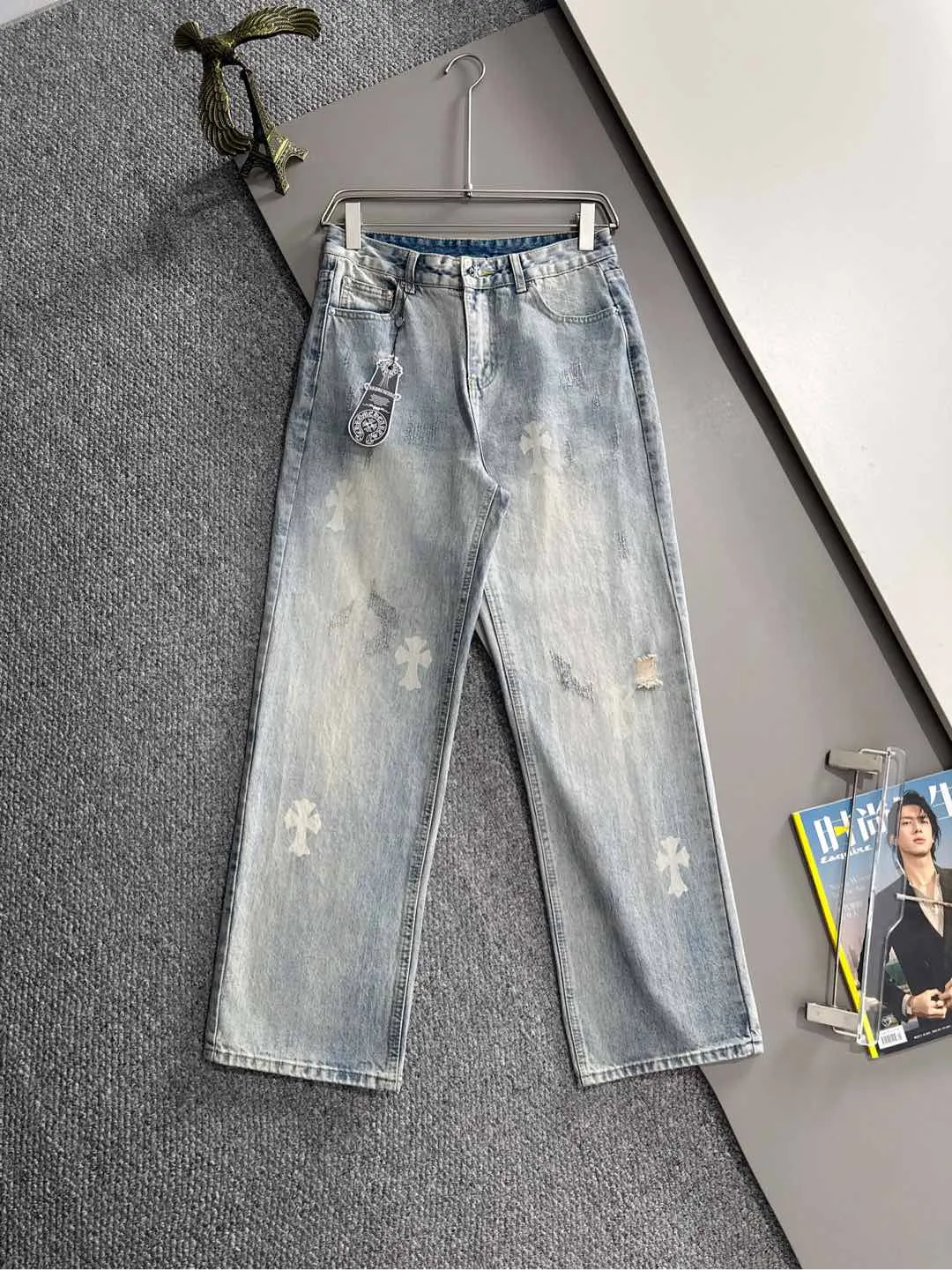 🅿️400 Croixin 2025 new summer loose jeans straight trousers, the trend in the trend! Many fashion bloggers control the upper body. The water is woven from imported Japanese Denim plain cotton denim fabric. It has three standards, is soft, delicate, comfortable and breathable. The color has a modern and fashionable vicissitudes. The upper body is versatile and fashionable! Light luxury, a must-have item for daily commuting! Code number: 28-38 (please state your height and weight when placing an order)